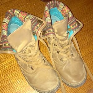 Canvas brown booties